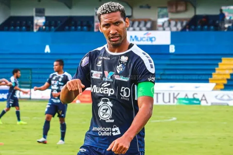 Marcel Hernández finalmente salió de Costa Rica este martes