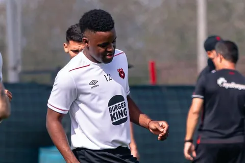 Joel Campbell lanza guiño a Saprissa.