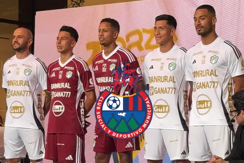 Comunicaciones no se olvida de Municipal en la histórica presentación de su uniforme