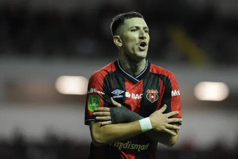 “Nuevo comienzo”: Canhoto sorprende con el mensaje lejos de Alajuelense tras haber sido limpiado por el Machillo Ramírez