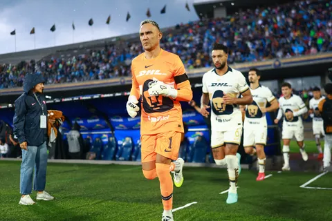 El gesto que sorprende a Costa Rica: Keylor Navas deja sin palabras a la afición de Pumas mientras el equipo sigue sin ganar