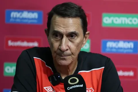Aunque Guimaraes no quiera: Alajuelense puede perder a un jugador titular