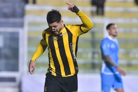 Lo celebra Guatemala: Darwin Lom suma otra jornada de ensueño con The Strongest en Bolivia