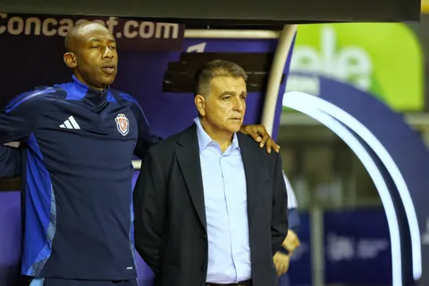 La Fedefútbol quiere al reemplazo de Claudio Vivas.