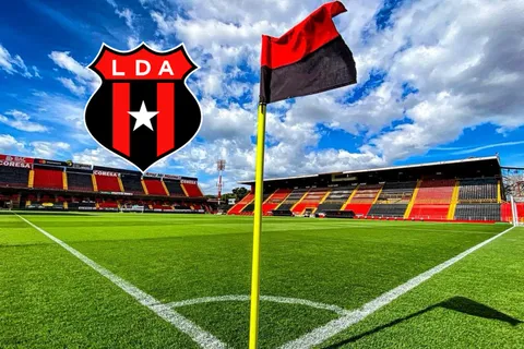 Guimaraes no lo pone y el jugador le manda un mensaje: cruje el camerino de Alajuelense
