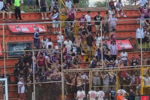 Saprissa tuvo problemas en las tribunas.