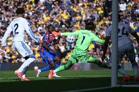 Crystal Palace busca acelerar la renovación de Tyrick Mitchell ante el interés del Manchester United