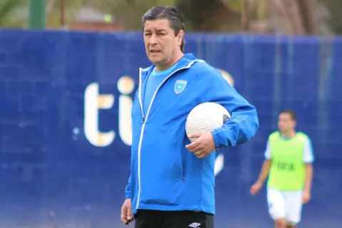 Guatemala se adelanta: Luis Fernando Tena implementa una medida para sacarle ventaja a El Salvador en la clasificación al Mundial 2026