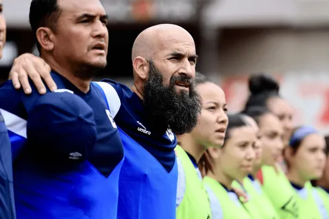¡Sigue el escándalo! La Fesfut separa a entrenador tras recibir fuertes acusaciones