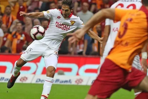 Celso Borges se estrenó con revés ante Galatasaray