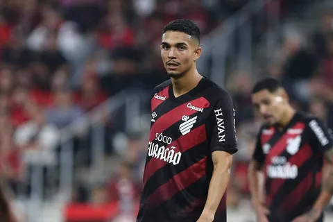 Barcelona seguiría a Arthur Dias y habría enviado un scout a Curitiba