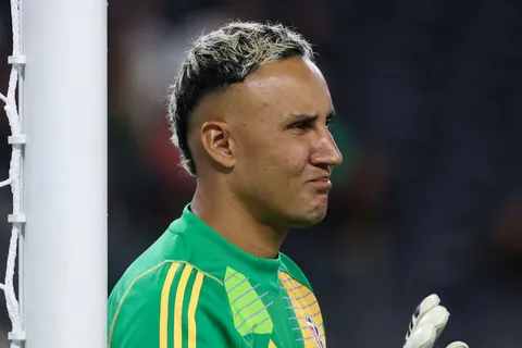 Keylor Navas es atacado por un referente de Costa Rica.