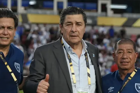 Luis Fernando Tena recibe la noticia que más esperaba para el partido de Guatemala vs Panamá