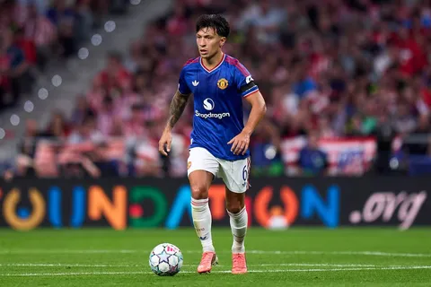 The Sun: el supuesto uso de Ayden Heaven fuera de posición habría influido en las críticas de Lisandro Martínez al United