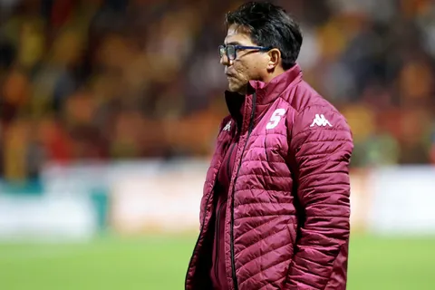 “Ciclo acabado”: Vladimir Quesada recibe la sentencia sobre su futuro en Saprissa y la afición lo despide
