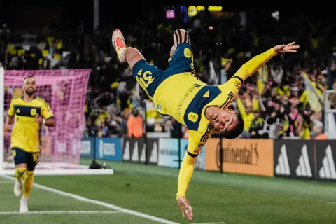 Los tiene de cabeza: Andy Najar hace delirar a todo Nashville