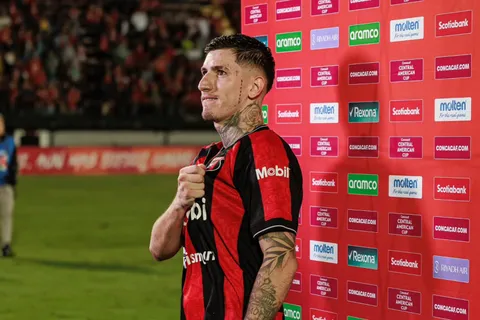 “Contra todos”: Canhoto no perdona y le manda un mensaje a los críticos de Alajuelense y Guimaraes