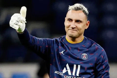 Keylor Navas celebra su último fichaje: el cambio definitivo en la carrera del portero