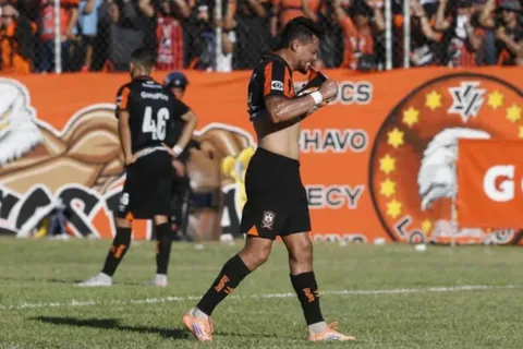 "Siempre he jugado así": Darwin Cerén reacciona luego de su expulsión tras la fuerte entrada en la derrota de Águila vs. Firpo