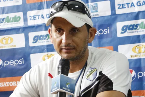 En Comunicaciones pasan la escoba: los futbolistas que no tendrá en cuenta Ronald González