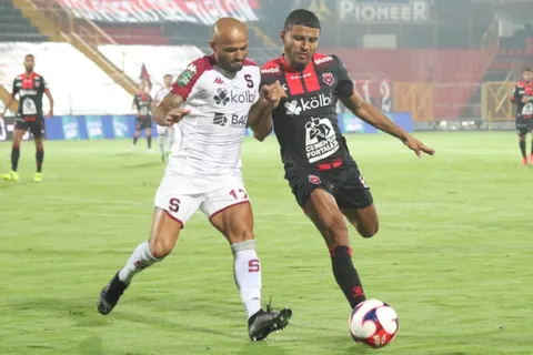 Alajuelense y Saprissa comparten visión para el futuro de la liga. (Foto: La Nación)