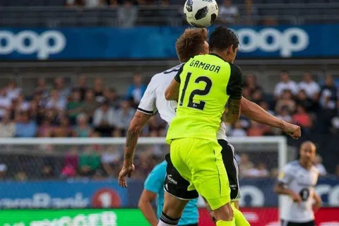 Cristian Gamboa repitió en Celtic y pasó de ronda en la Champions