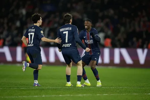Barcelona presentará un reporte ante la UEFA contra el PSG por la pancarta que destrozaba su escudo
