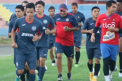 FAS sorprende y separa de la plantilla a dos históricos