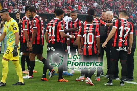Fue víctima de la limpieza de Alajuelense, pero fichó por otro grande e hizo historia en Costa Rica