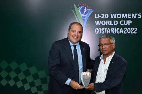 Presidente de Concacaf rindió homenaje al título de un histórico club de Centroamérica