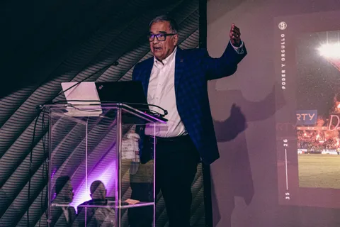 Presidente de Saprissa hace importante anuncio.