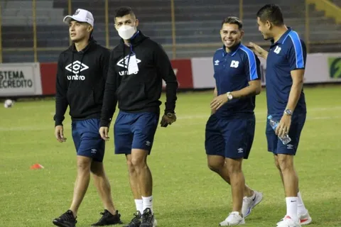 El jugador de la selección de El Salvador que se lesionó por el frío