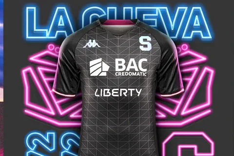 Camiseta del Saprissa es nominada a la mejor del mundo en 2023