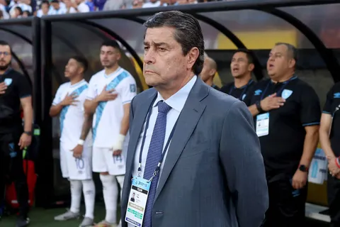 Luis Fernando Tena y Guatemala suman un problema para la Eliminatoria Mundialista