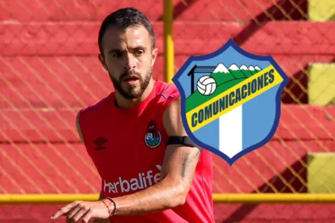 Rodrigo Saravia entrenando con Municipal.