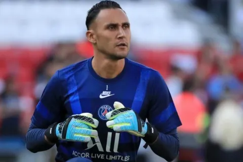 Keylor Navas cumple sueño de un grupo de aficionados