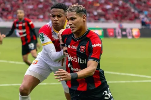 Todos los detalles para Alajuelense y Herediano.