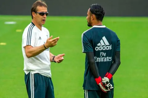 Lopetegui se encuentra entre el vestuario y Florentino en Madrid