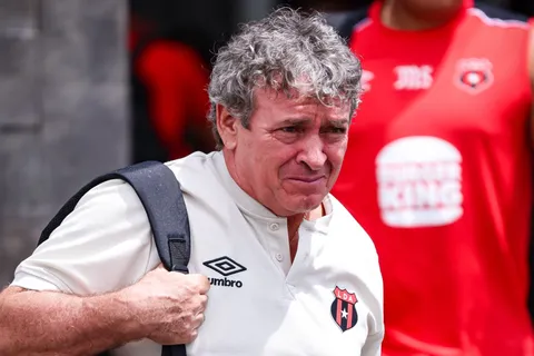 La extraña decisión de Alajuelense.