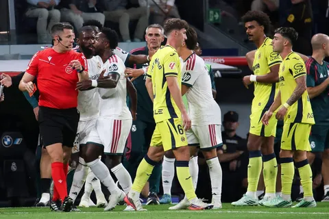 Mourinho defendió a Vinícius tras los abucheos en el Bernabéu