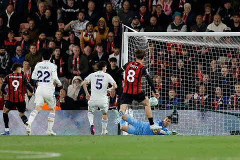 Chelsea ya habría ofertado más de 70 millones por Alex Scott, pero Bournemouth lo retendría en enero