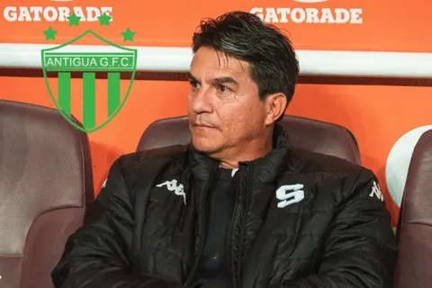 Vladimir Quesada advierte a Antigua de la gran amenaza que le espera en el Ricardo Saprissa