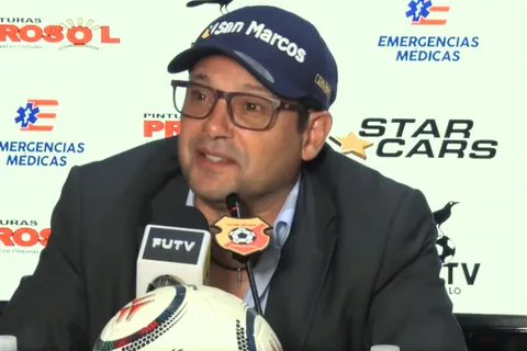 Jeaustin Campos reclama al Saprissa una deuda