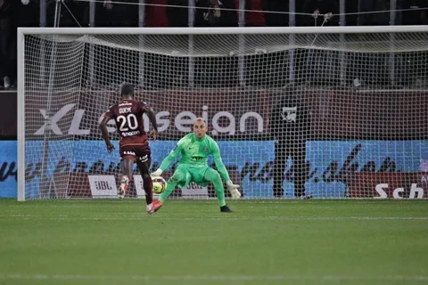 Keylor Navas salvó al PSG con una extraordinaria atajada ante el Metz [VIDEO]