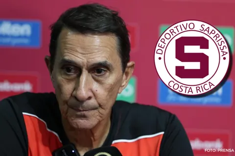 Alexandre Guimaraes fue consultado por la eliminación del Saprissa.