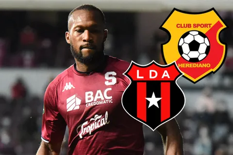 Kendall Waston en Saprissa.