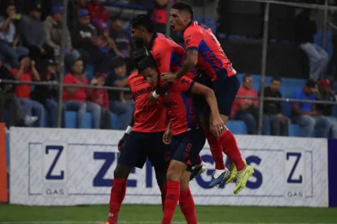 No solo es el Flaco Martínez: Otro jugador de Municipal se lesiona de gravedad y tendrá que ser operado