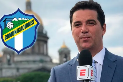 Andrés Agulla llena de flores a Comunicaciones