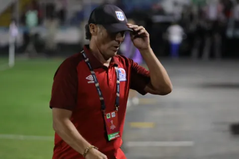 Pedro Troglio se marcha de Olimpia en diciembre de este año.