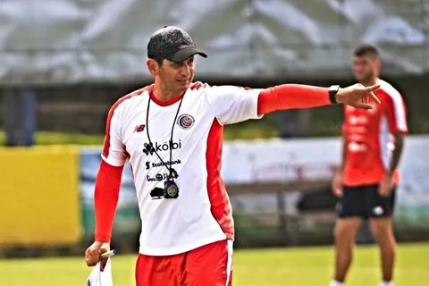 Ronald González: "Otro rival del área no exigirá tanto como México y necesitamos que nos exijan"